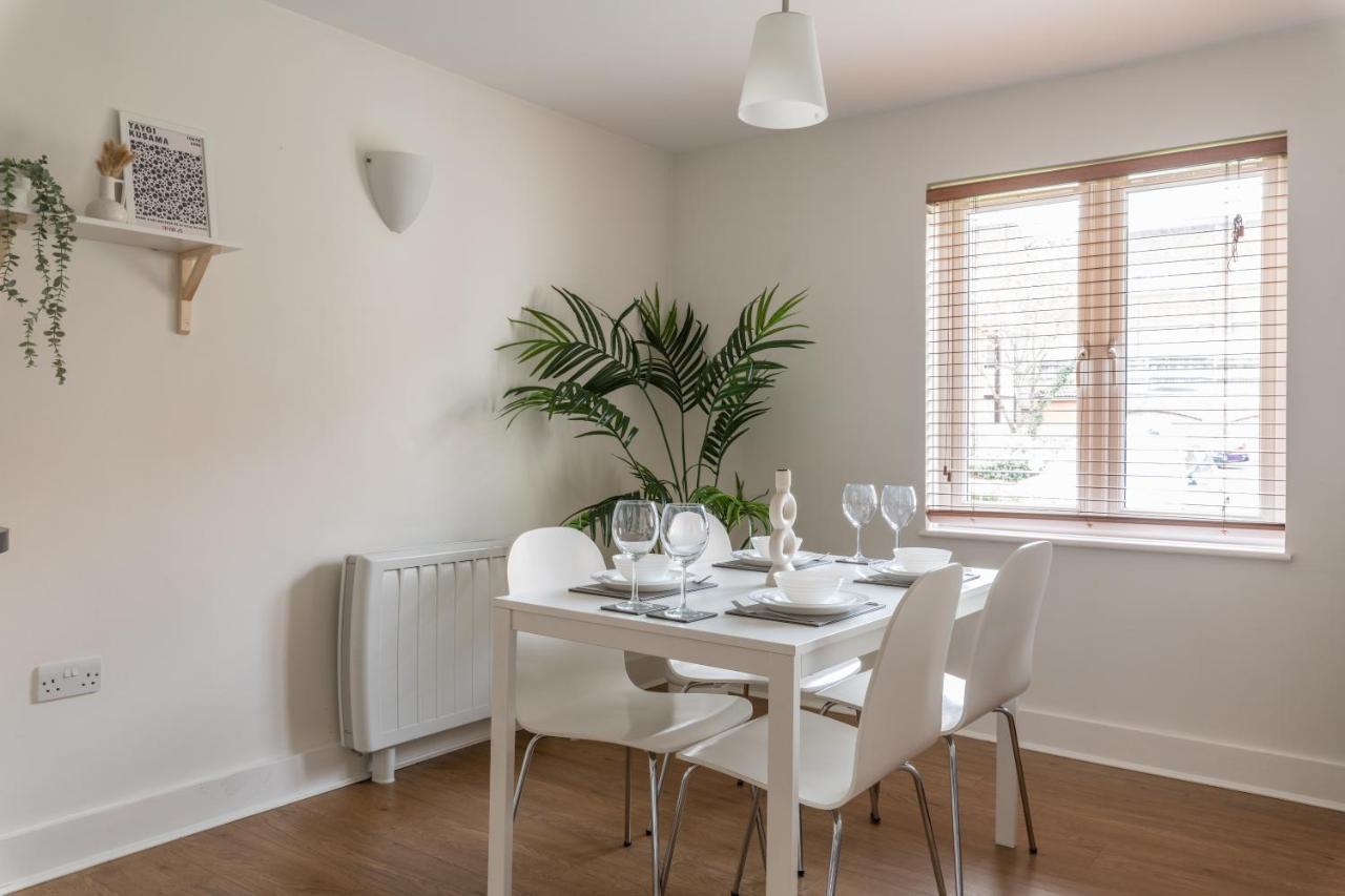 Bright 2Br Apartment - 2 Free Parking Spaces - Near Lgw Airport Crawley  Exterior foto